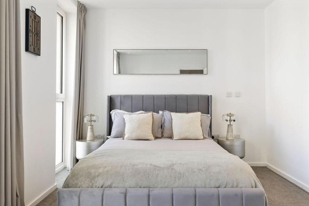 Luxury 2 Bed In Olympic Village Apartment